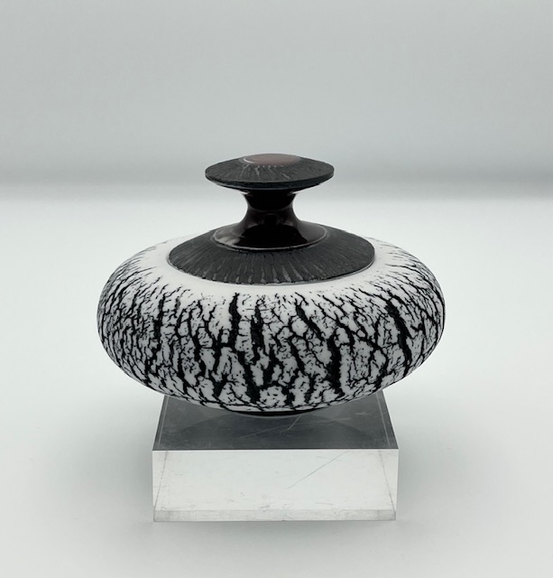 Hugh West - Lidded Crackle Pot (HW333)